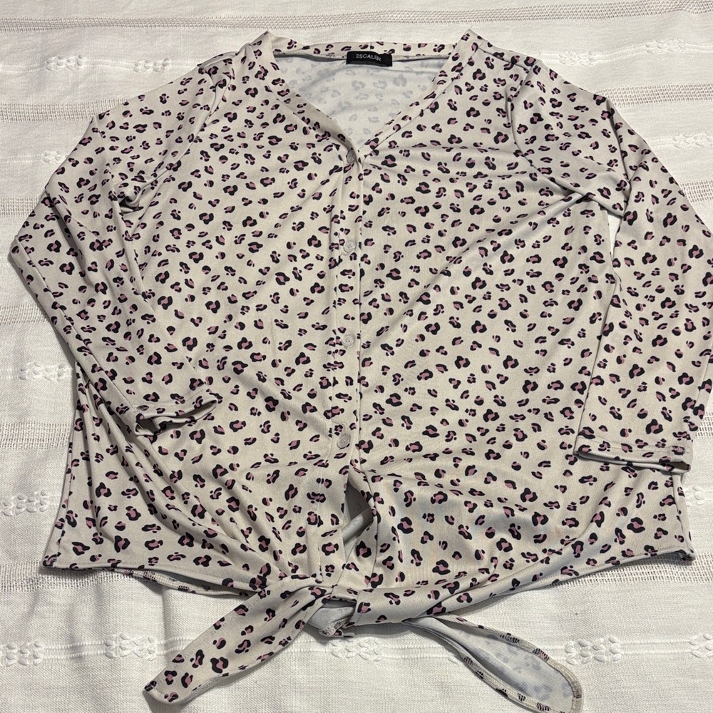 Chic Leopard Print Tie-Front Blouse